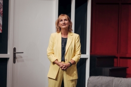Petra Nadolny als Dr. Faltenberg